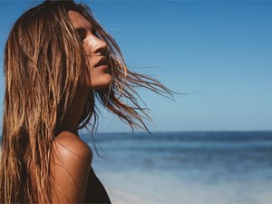 ¿Cómo debes proteger tu cabello en verano?